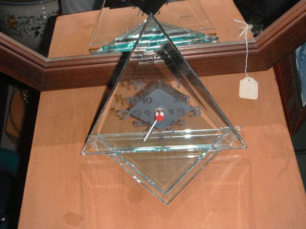 Orologio triangolo