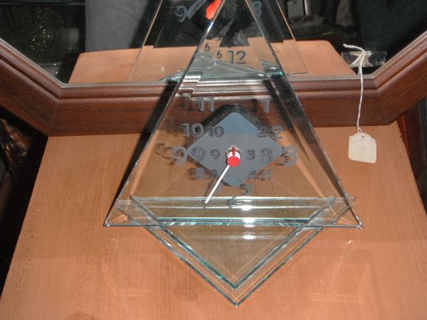 Orologio triangolo - immagine 2